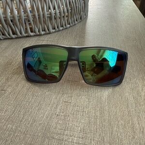 Costa Rincon Sunglasses: Matte Grey Smoke w/ Green Mirror
